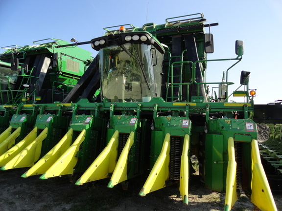 2020 John Deere CP690 in Robstown, TX