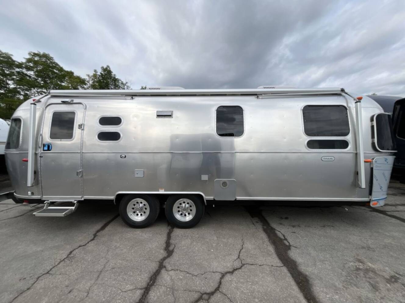A photo of this 2027 Airstream Globetrotter 27FB