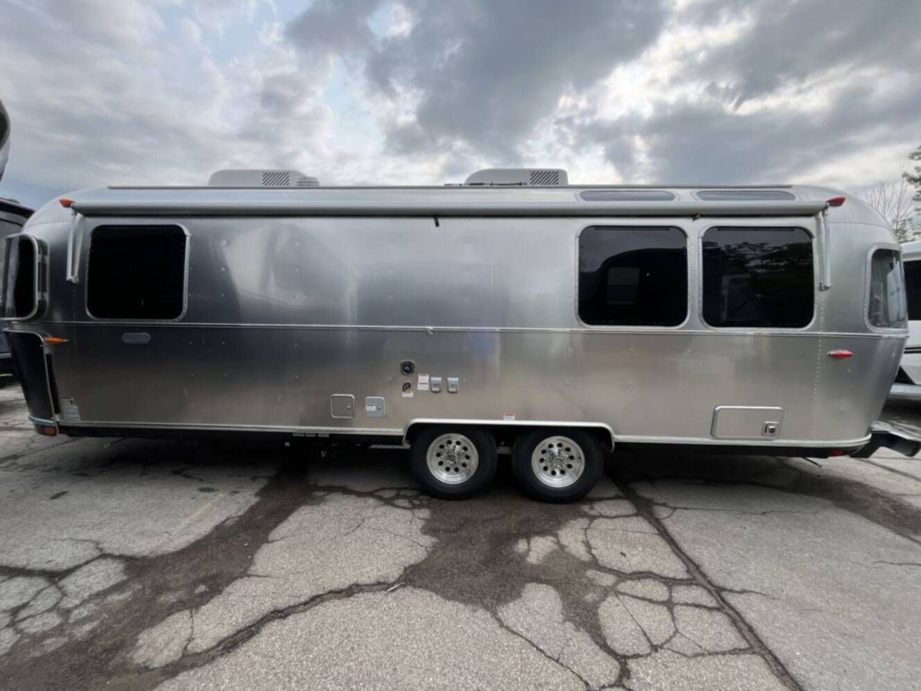 A photo of this 2027 Airstream Globetrotter 27FB