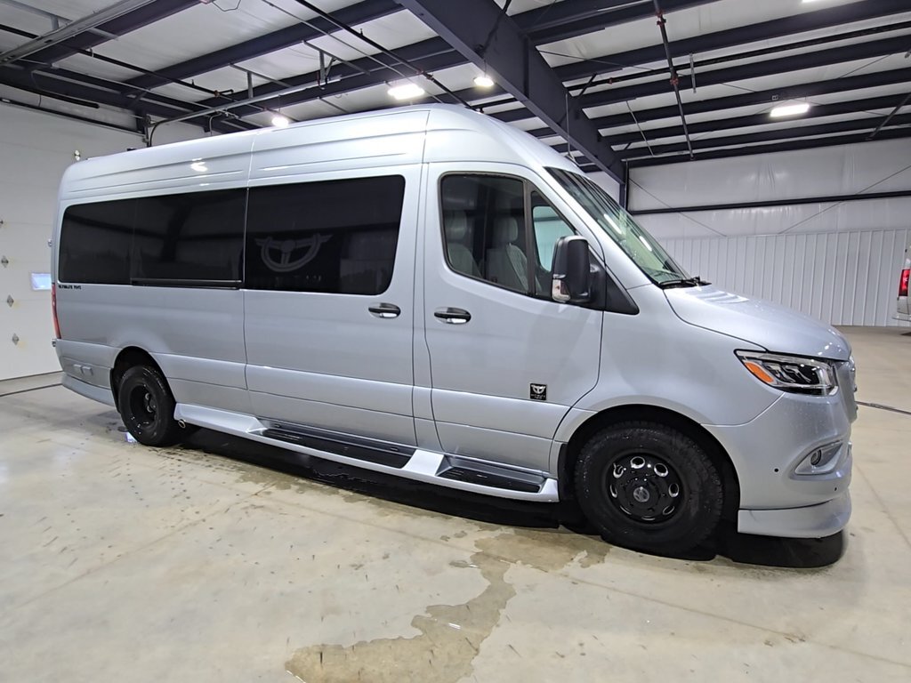 2027 Ultimate Toys COACH 170 STD in loveland OH