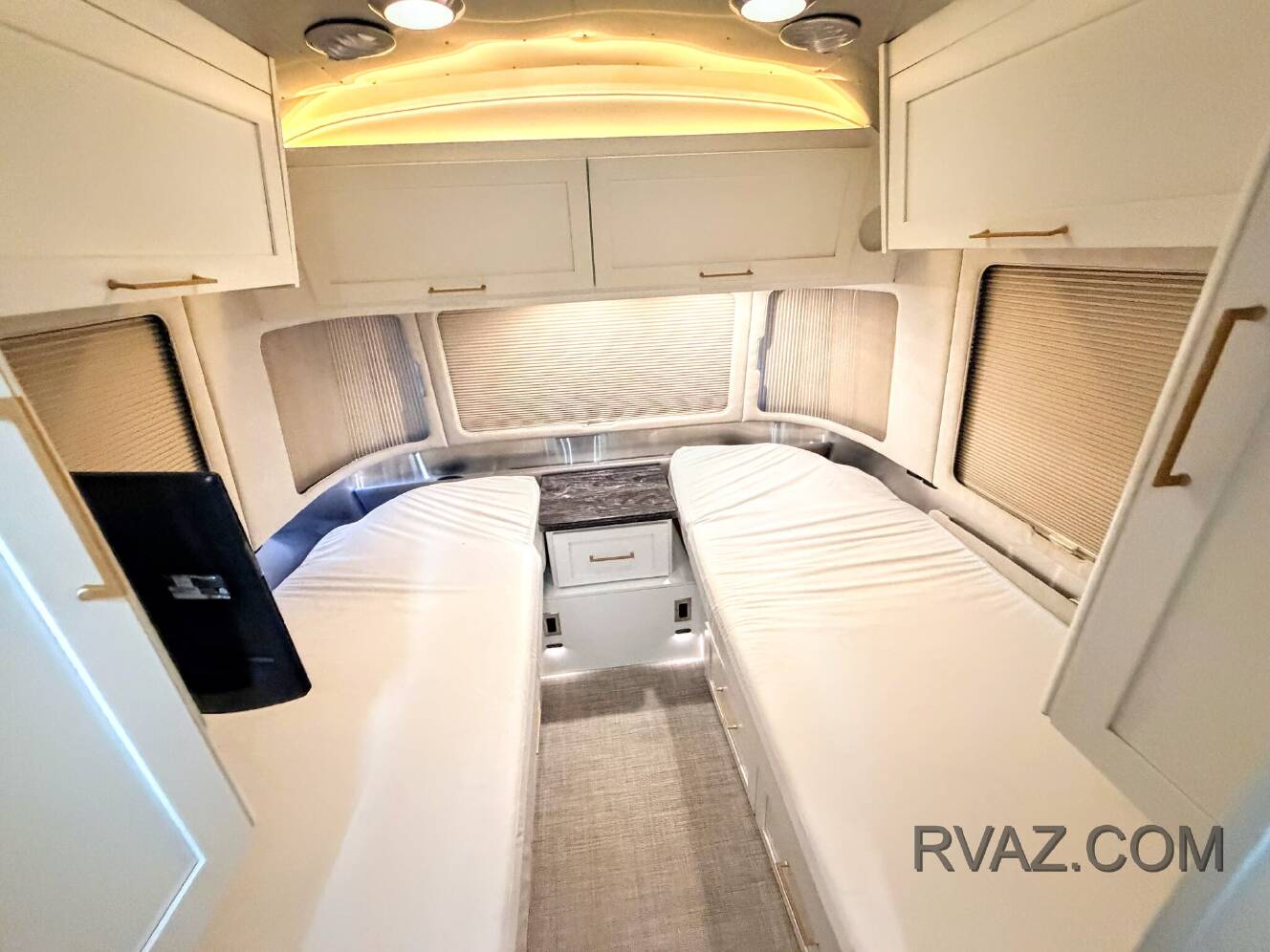 A photo of this 2021 Airstream Classic 30RBT