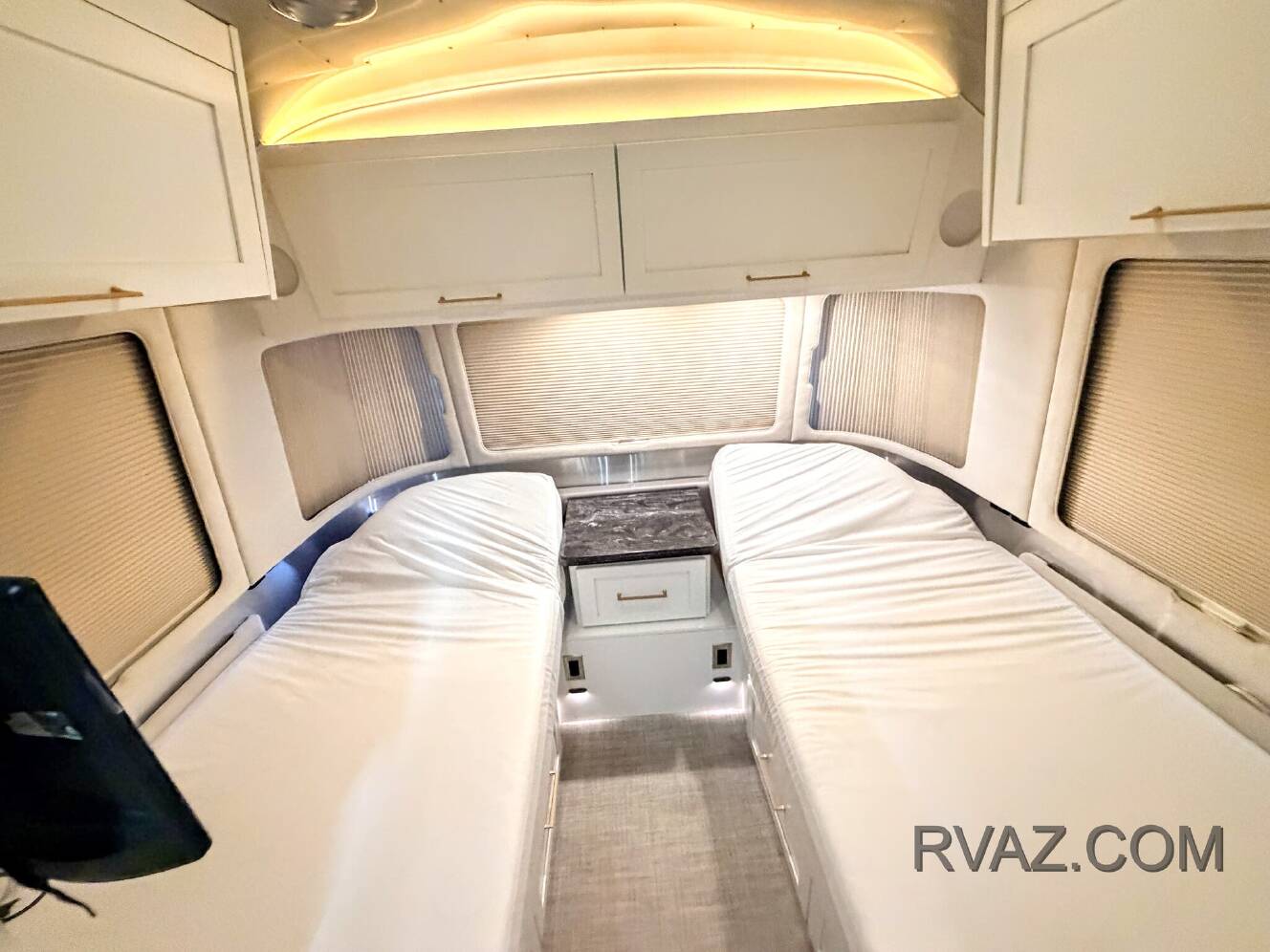 A photo of this 2021 Airstream Classic 30RBT