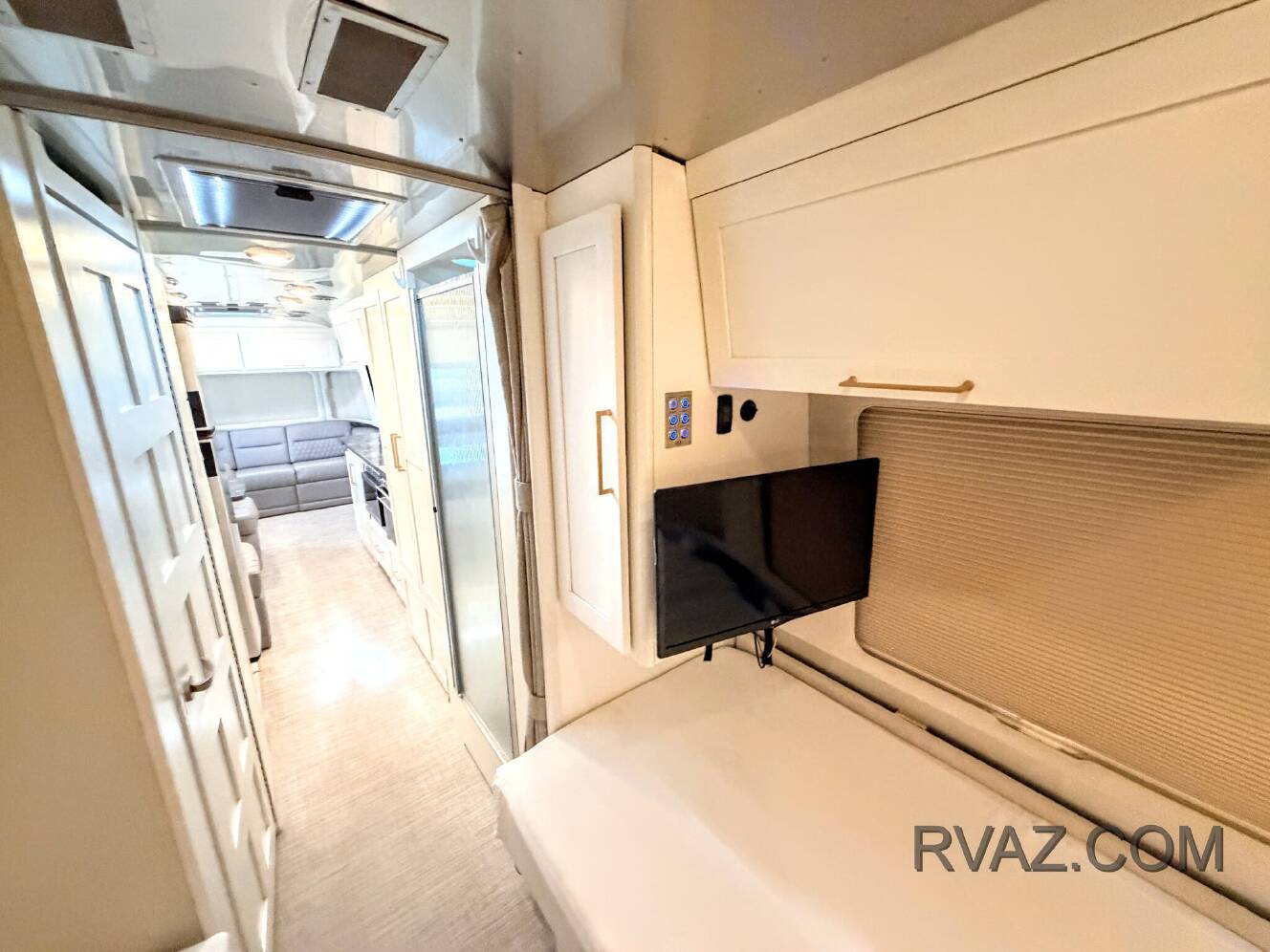 A photo of this 2021 Airstream Classic 30RBT