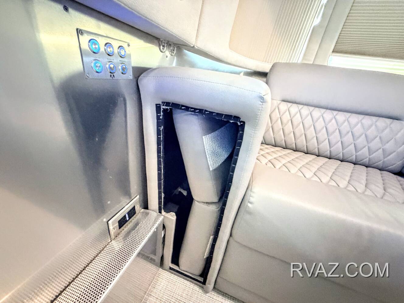 A photo of this 2021 Airstream Classic 30RBT