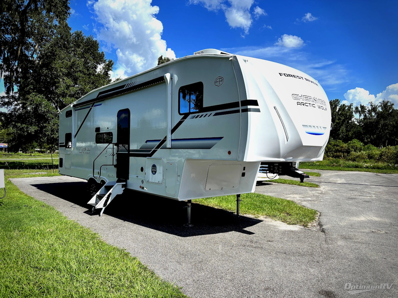 2026 Forest River Cherokee Arctic Wolf 285OPT RV