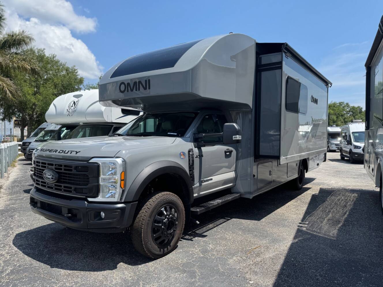 A photo of this 2027 Thor Motor Coach Omni Trail Z30