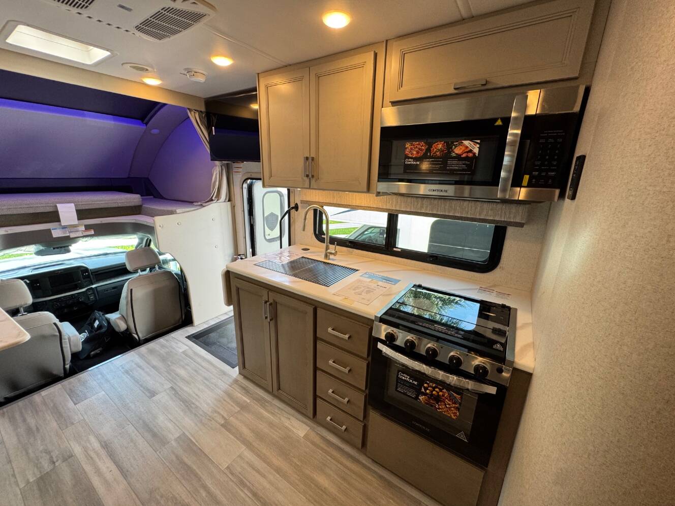 A photo of this 2027 Thor Motor Coach Omni Trail Z30