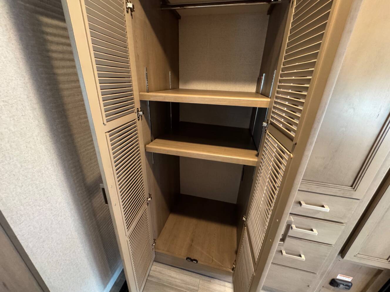 A photo of this 2027 Thor Motor Coach Omni Trail Z30