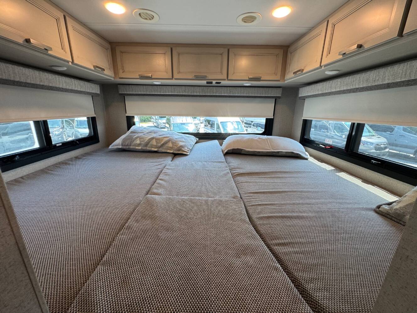 A photo of this 2027 Thor Motor Coach Omni Trail Z30