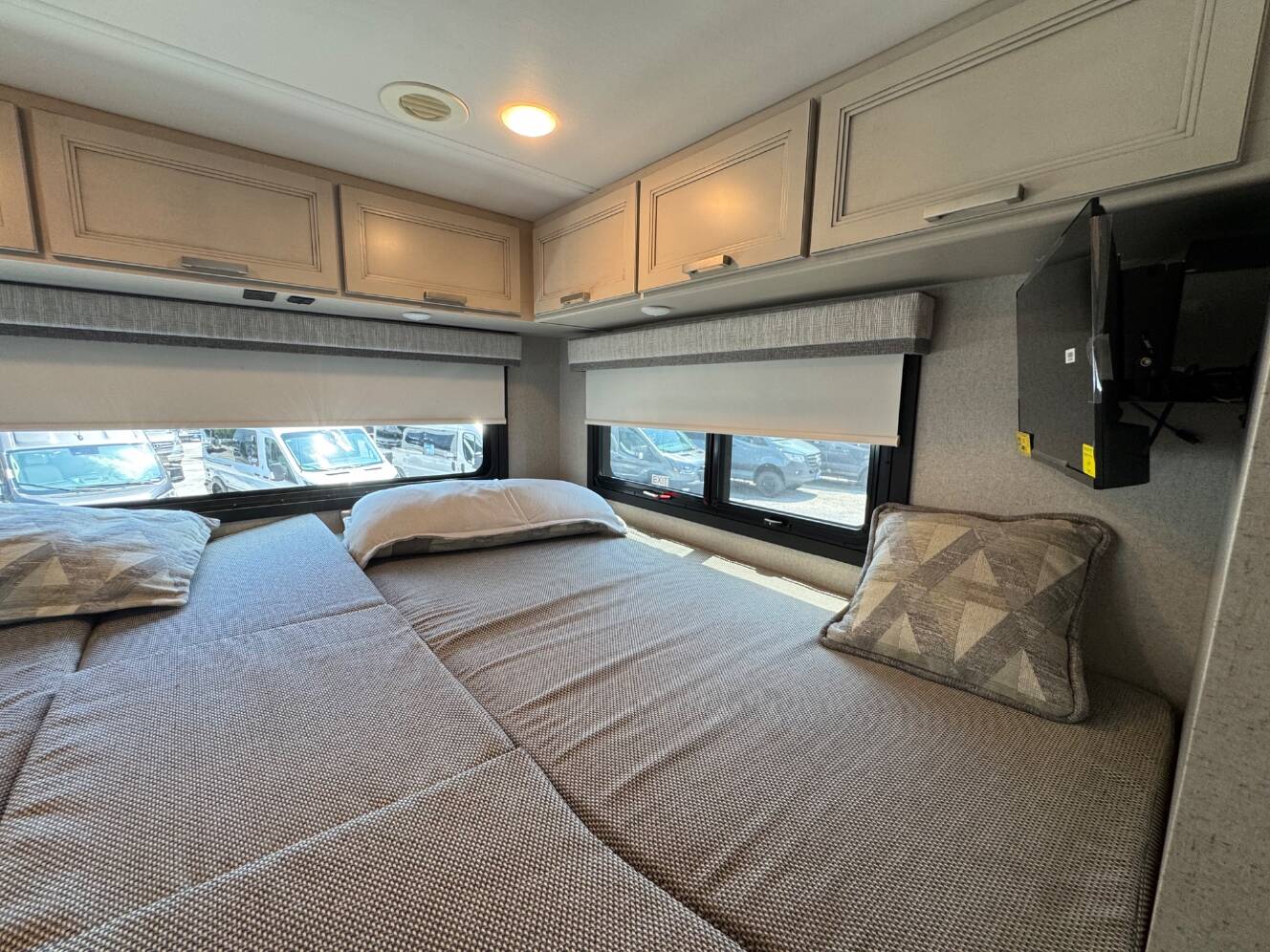 A photo of this 2027 Thor Motor Coach Omni Trail Z30