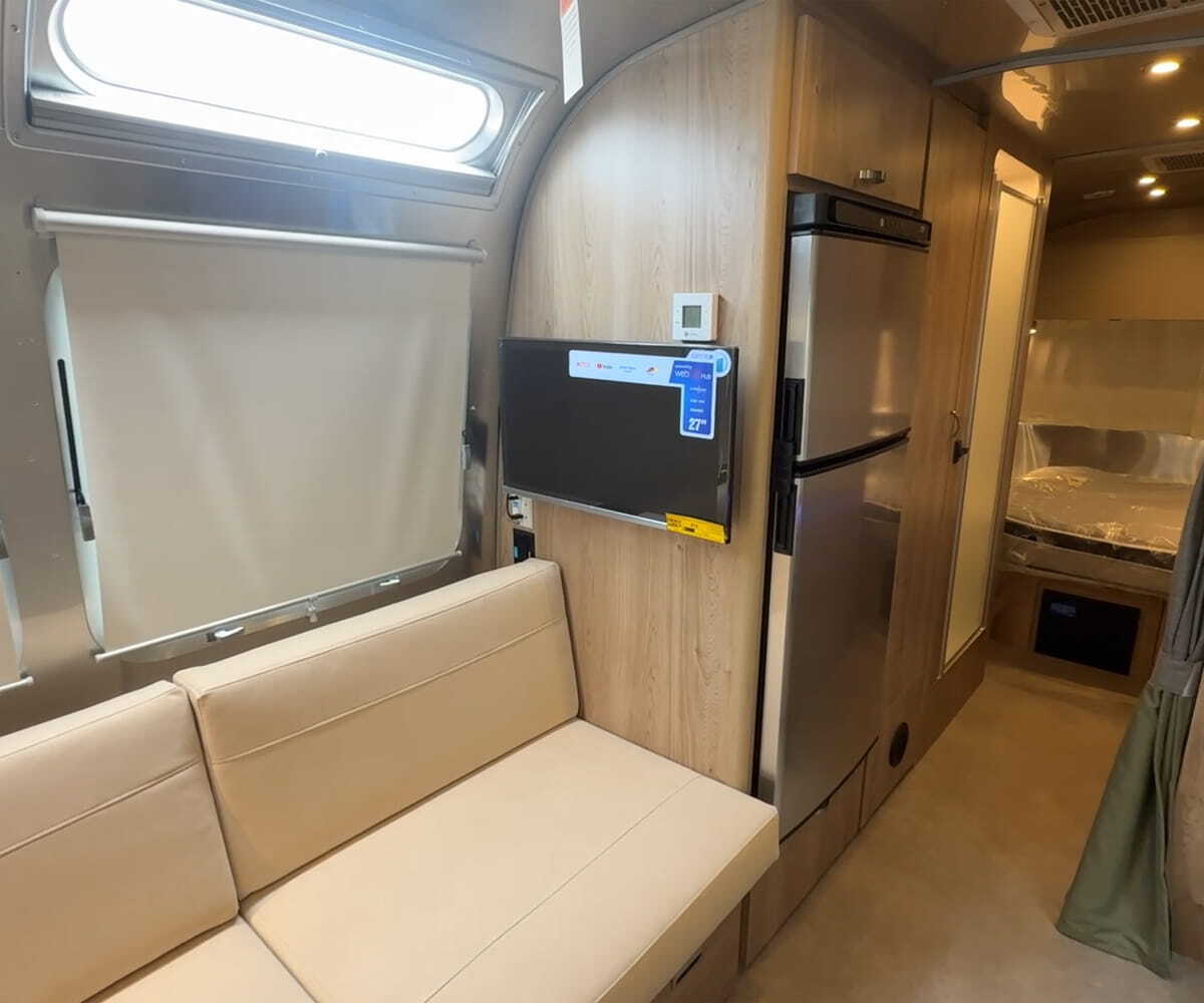 2027 Airstream Flying Cloud 25FB Queen in columbus OH