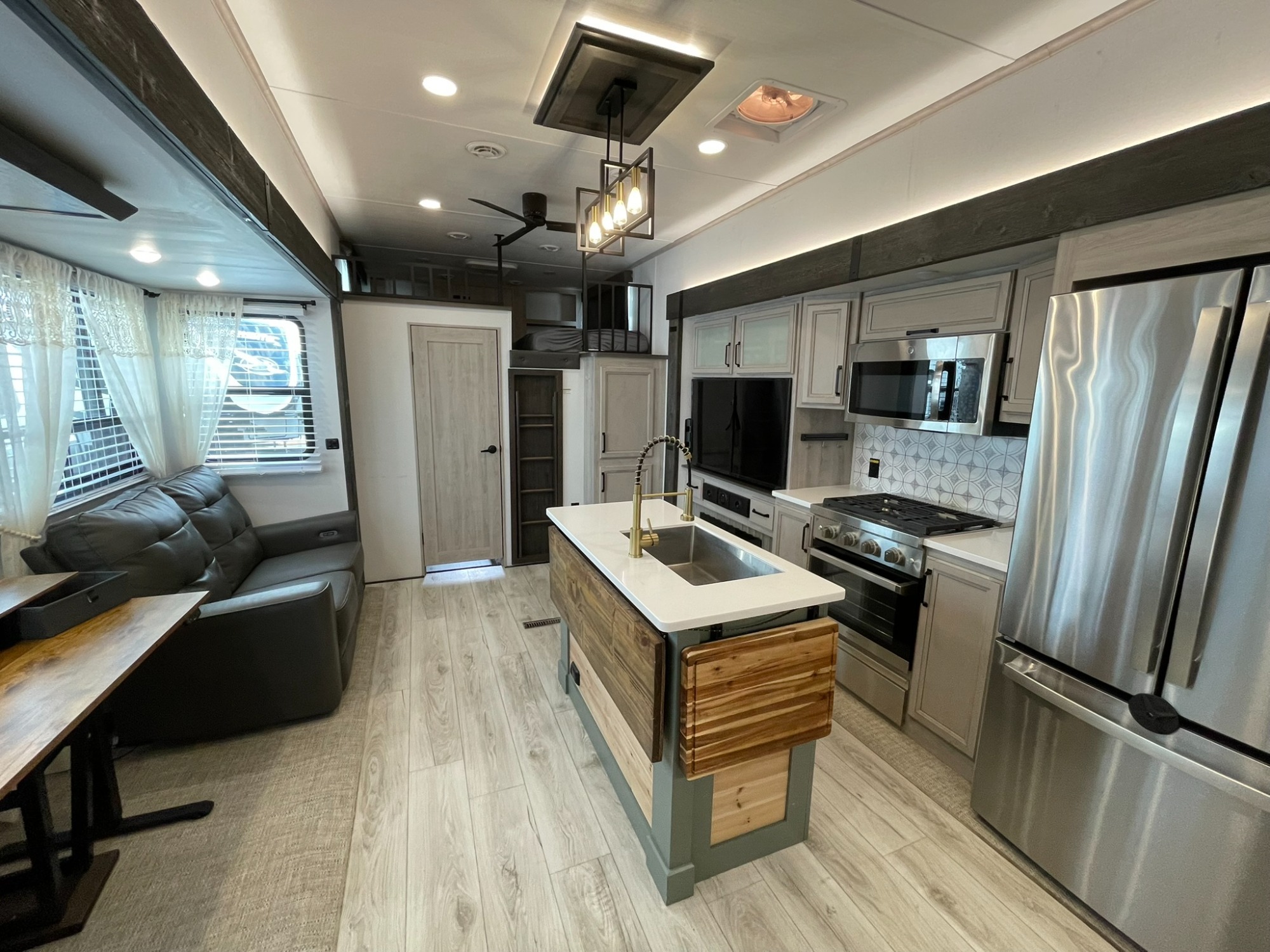 2024 Keystone MONTANA HIGH COUNTRY 381TB in greenwood IN