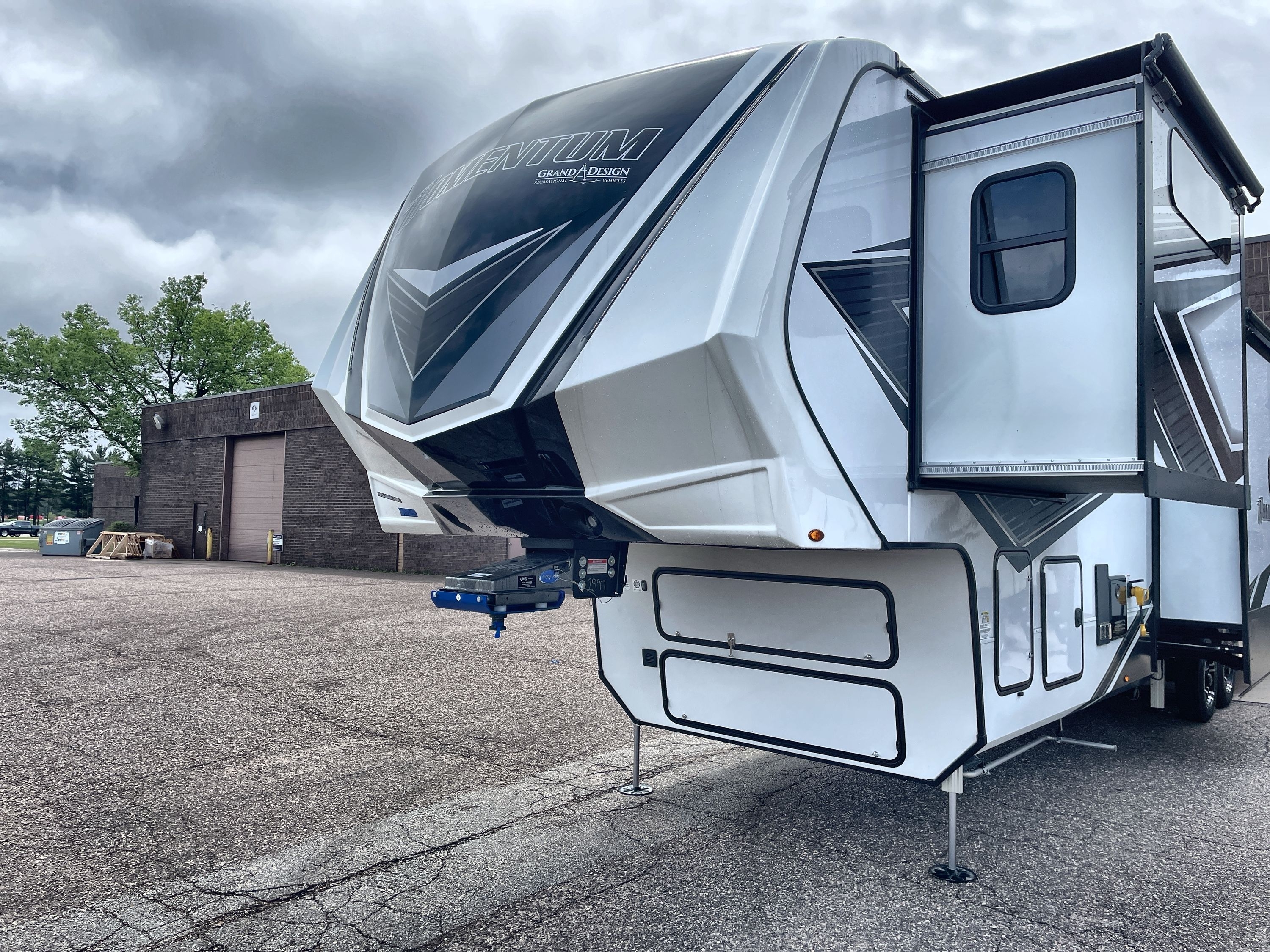 2025 Grand Design MOMENTUM M CLASS 351MS in rothschild WI