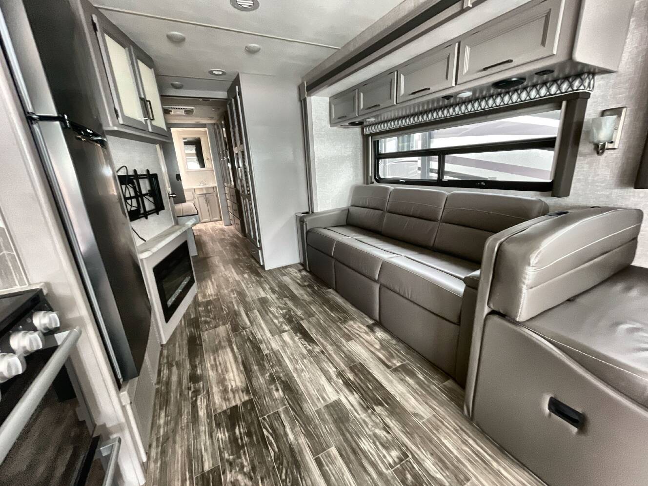 A photo of this 2022 Thor HURRICANE 35M