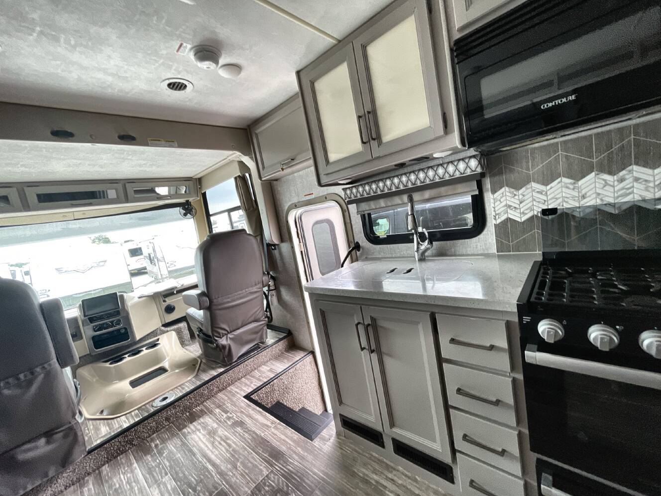 A photo of this 2022 Thor HURRICANE 35M