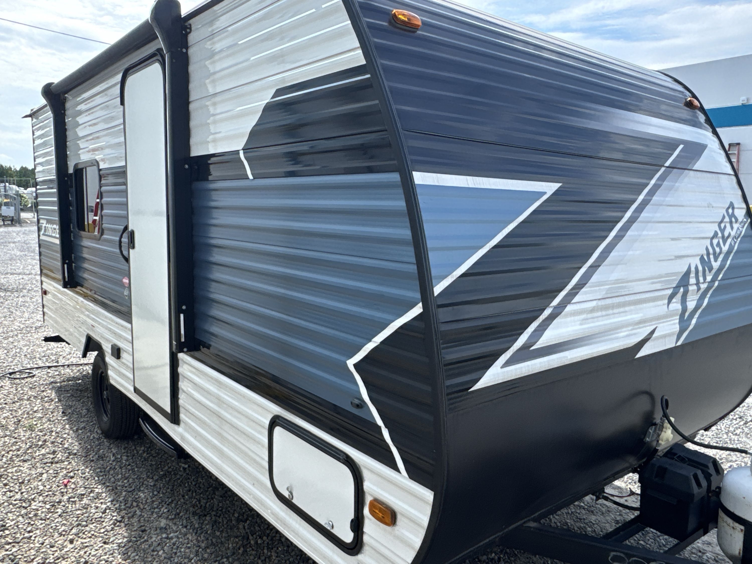 2025 Crossroads ZINGER 18RB RV