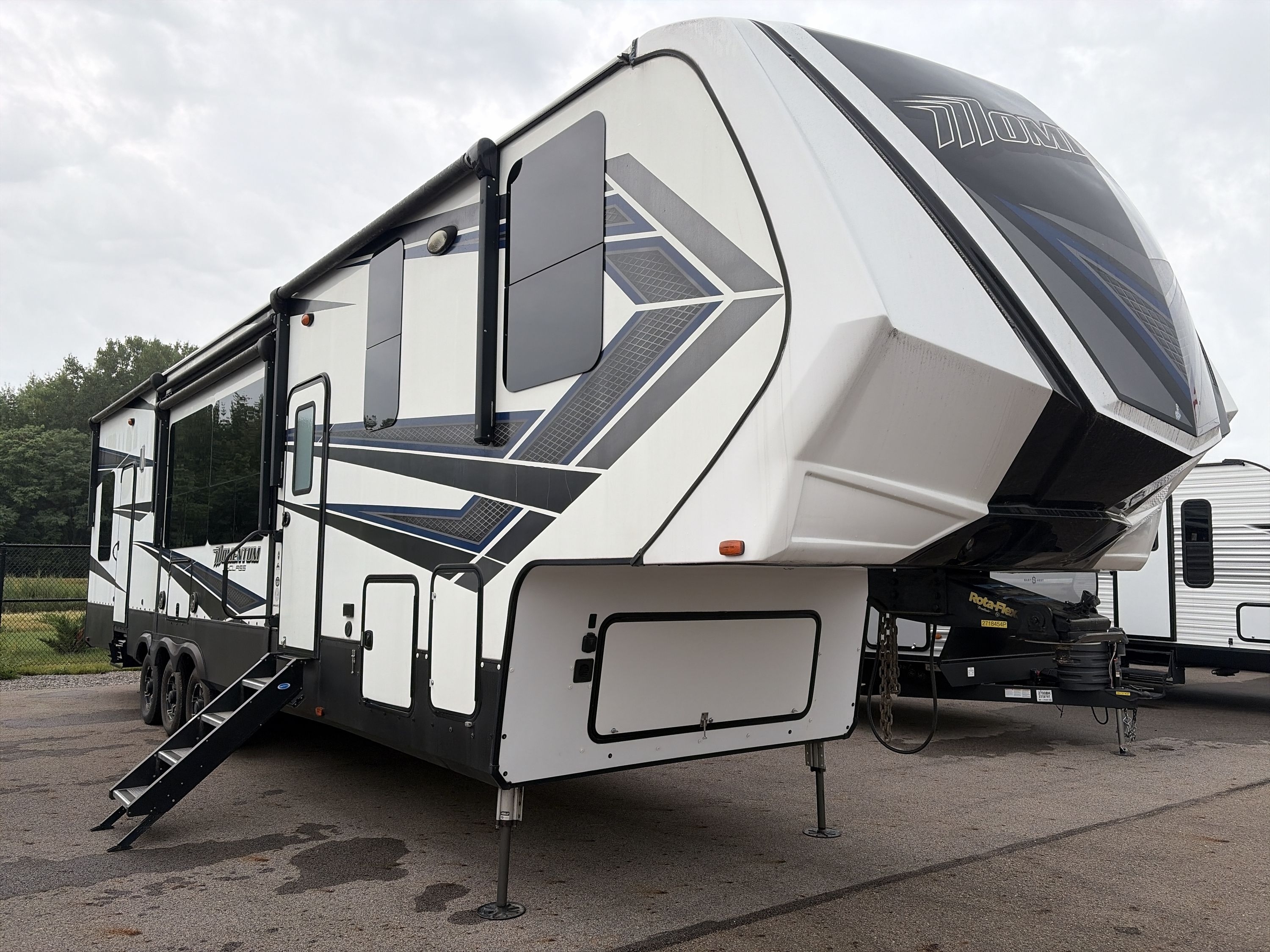 2019 Grand Design MOMENTUM 394M 349M in sunbury OH