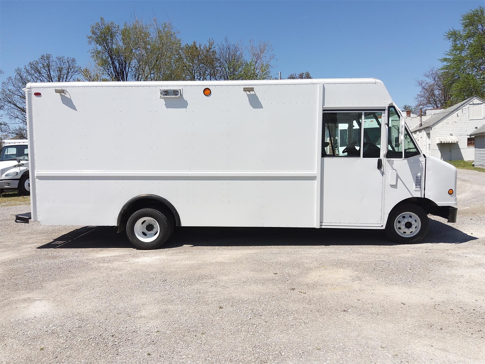 2004 FORD E450 in Fort Wayne, IN