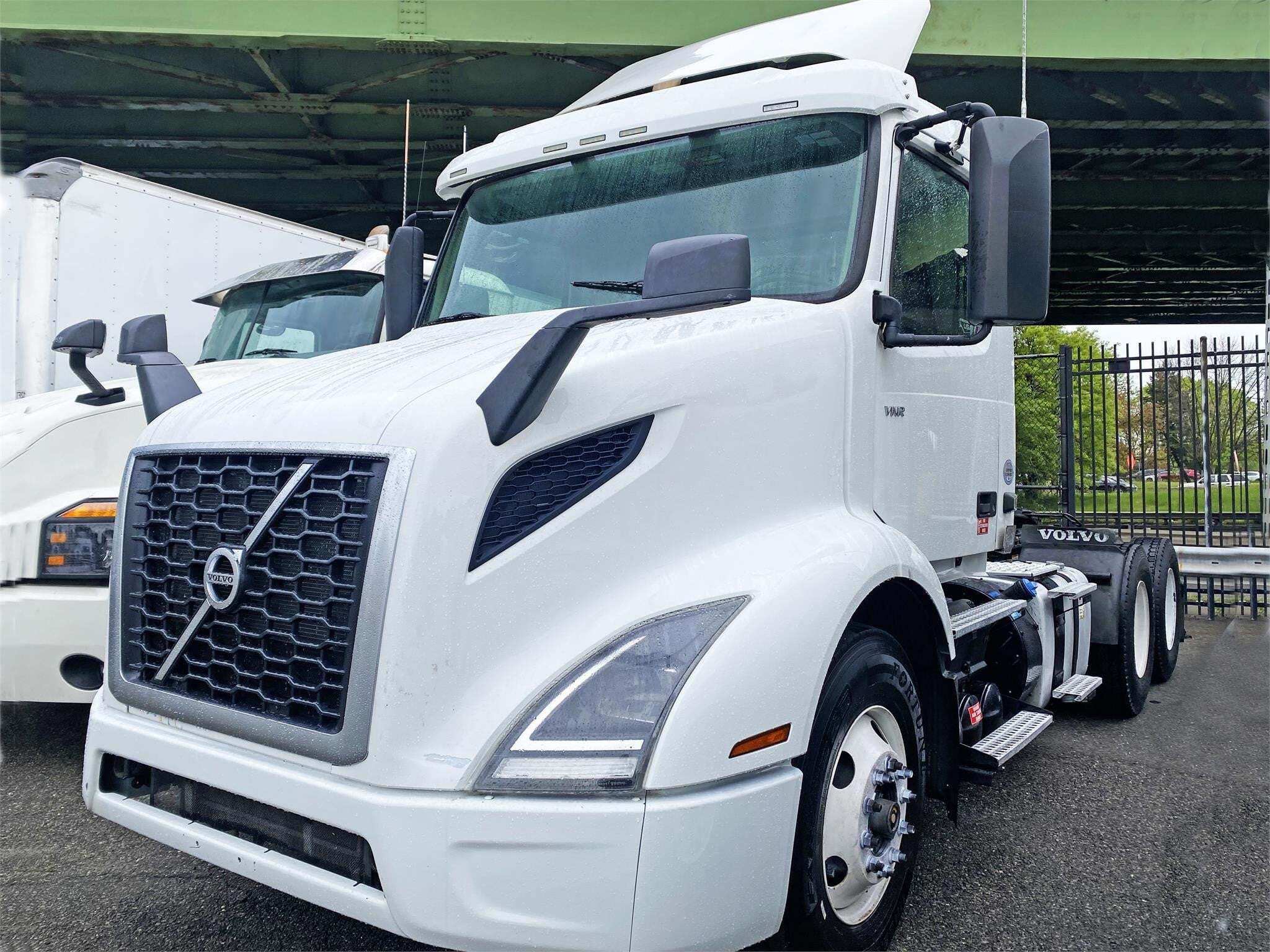 2019 VOLVO VNR64T300 in Milford, CT