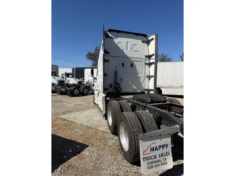 2021 FREIGHTLINER CASCADIA 126