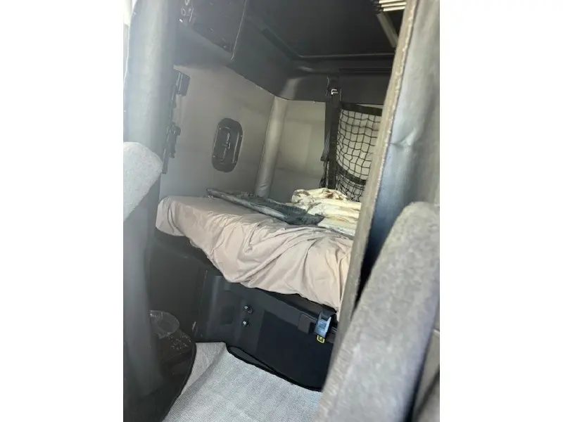 2021 FREIGHTLINER CASCADIA 126