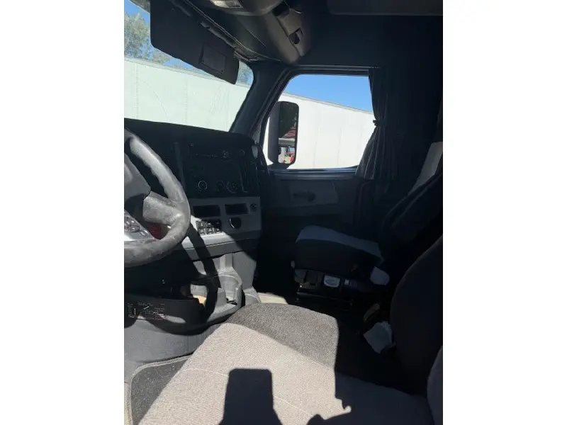 2021 FREIGHTLINER CASCADIA 126