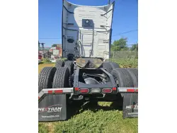 2021 VOLVO VNL64T760