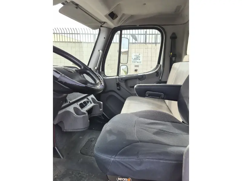2021 VOLVO VNL64T760