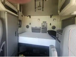 2021 VOLVO VNL64T760