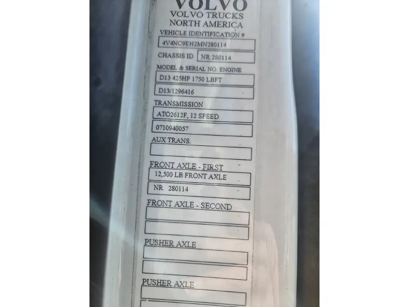 2021 VOLVO VNL64T760