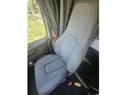 2021 VOLVO VNL64T760