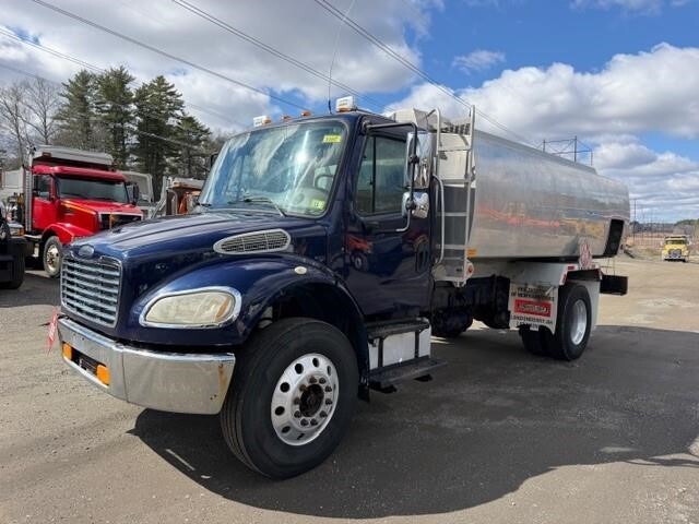 2006 FREIGHTLINER BUSINESS CLASS M2 106 in Seabrook, NH