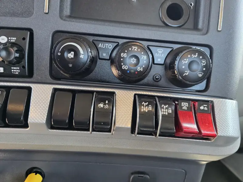 2022 KENWORTH T880