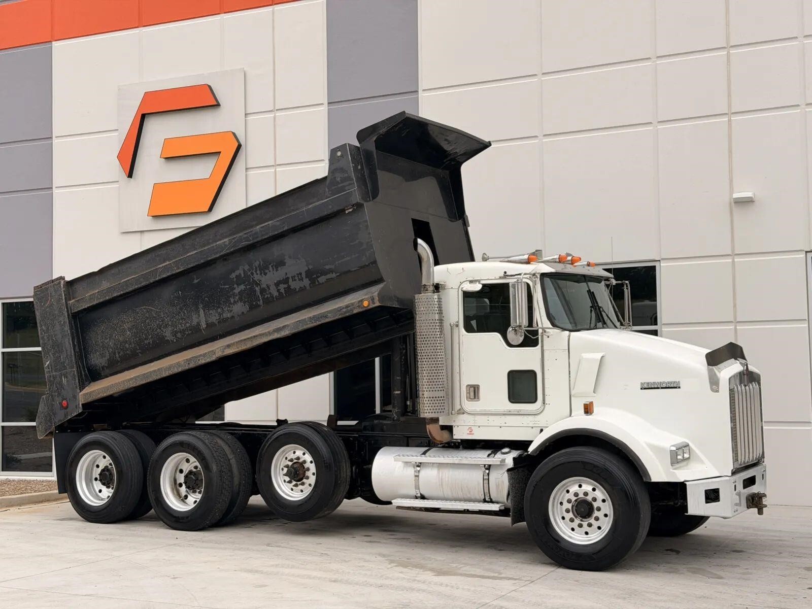2001 KENWORTH T800 in Greer, SC