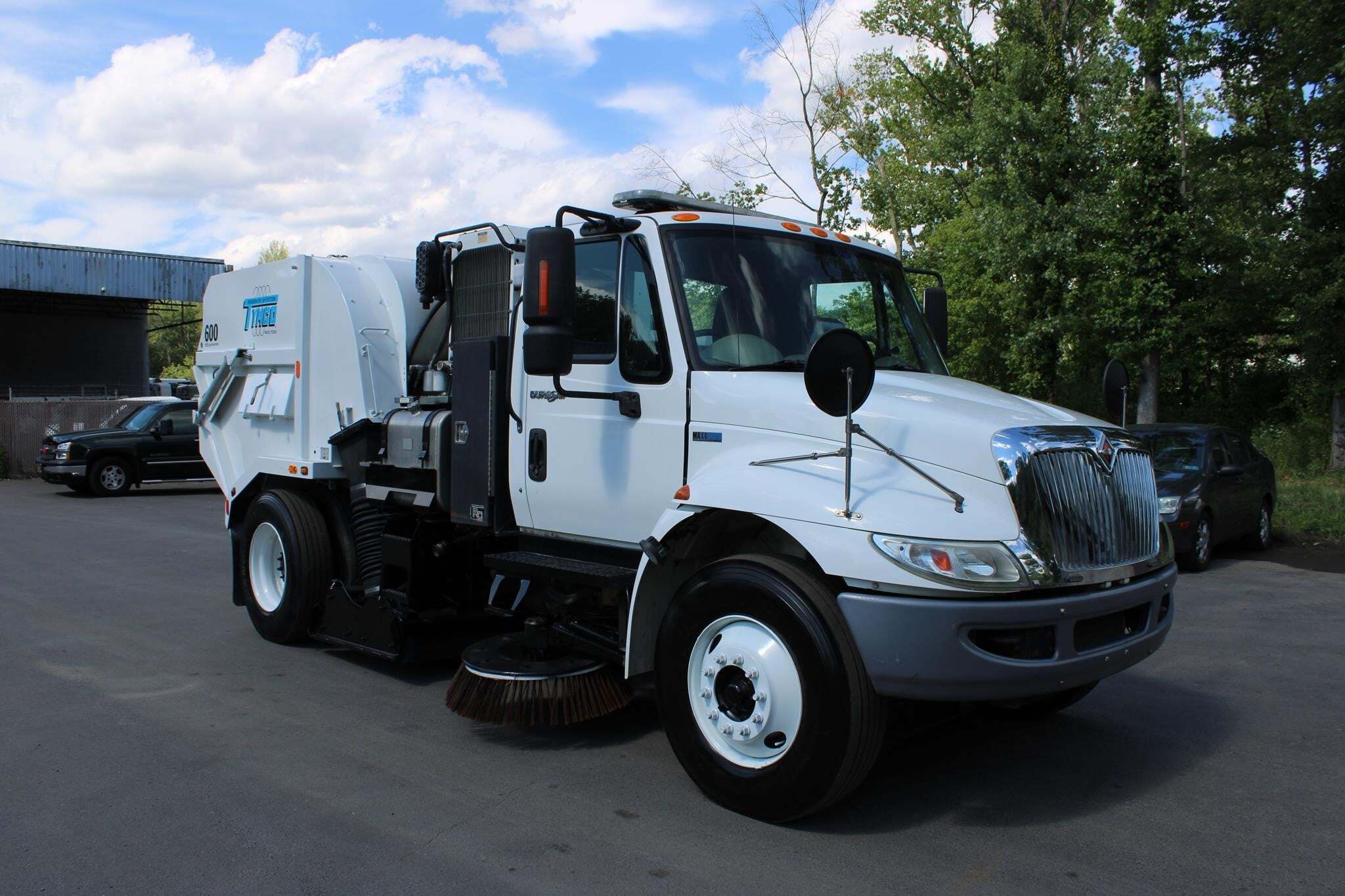 2014 INTERNATIONAL DURASTAR 4300 in Langhorne, PA