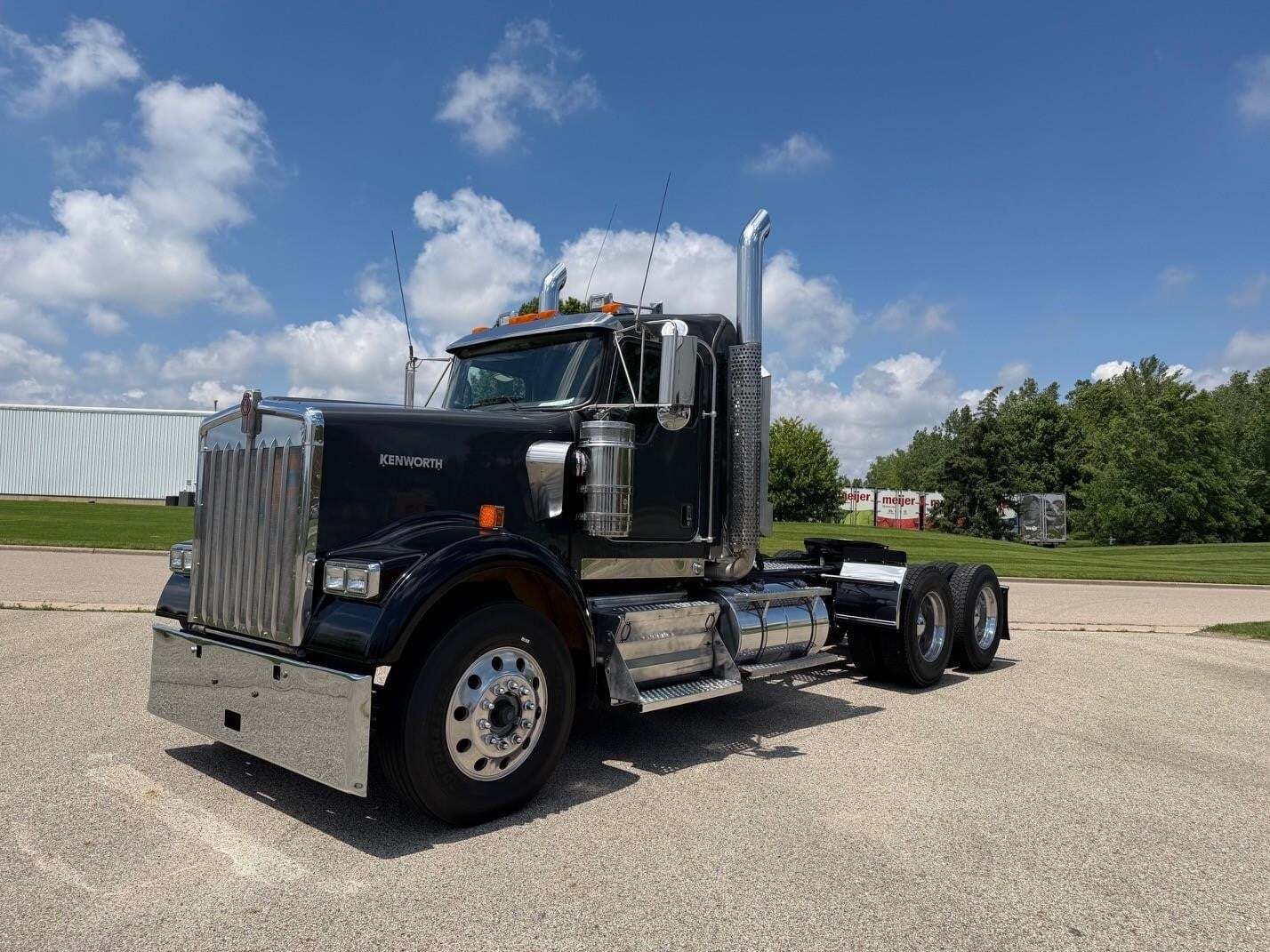 2016 KENWORTH W900 in Grand Rapids, MI