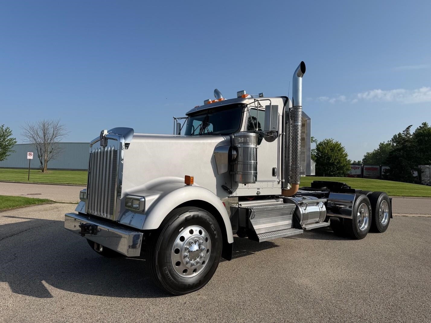 2019 KENWORTH W900 in Grand Rapids, MI