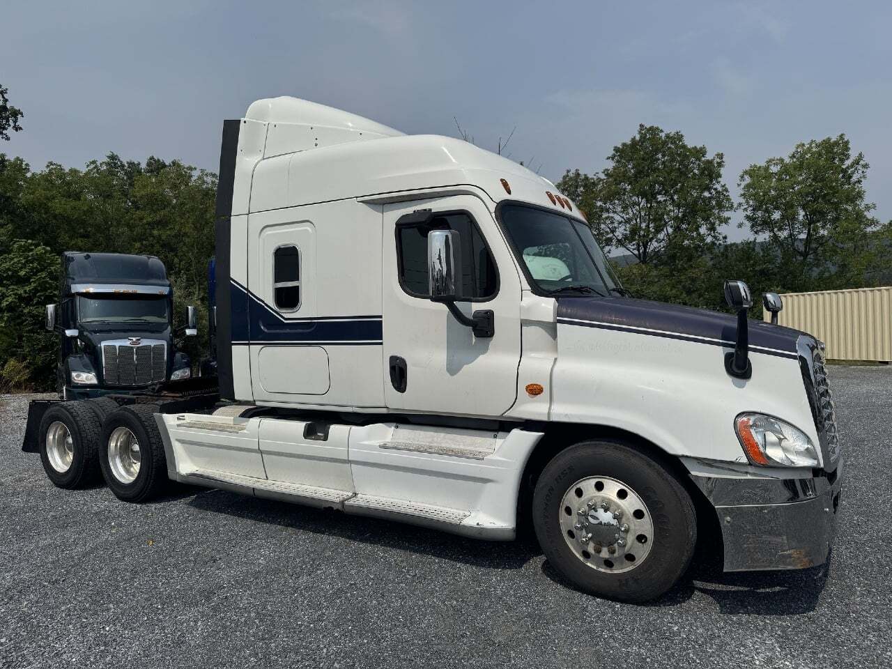2014 FREIGHTLINER CASCADIA 125 in Bethel, PA