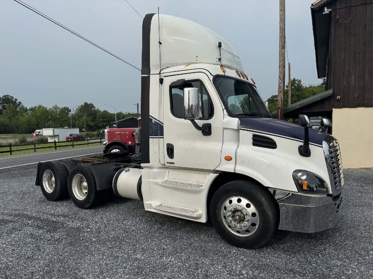 2015 FREIGHTLINER CASCADIA 113 in Bethel, PA
