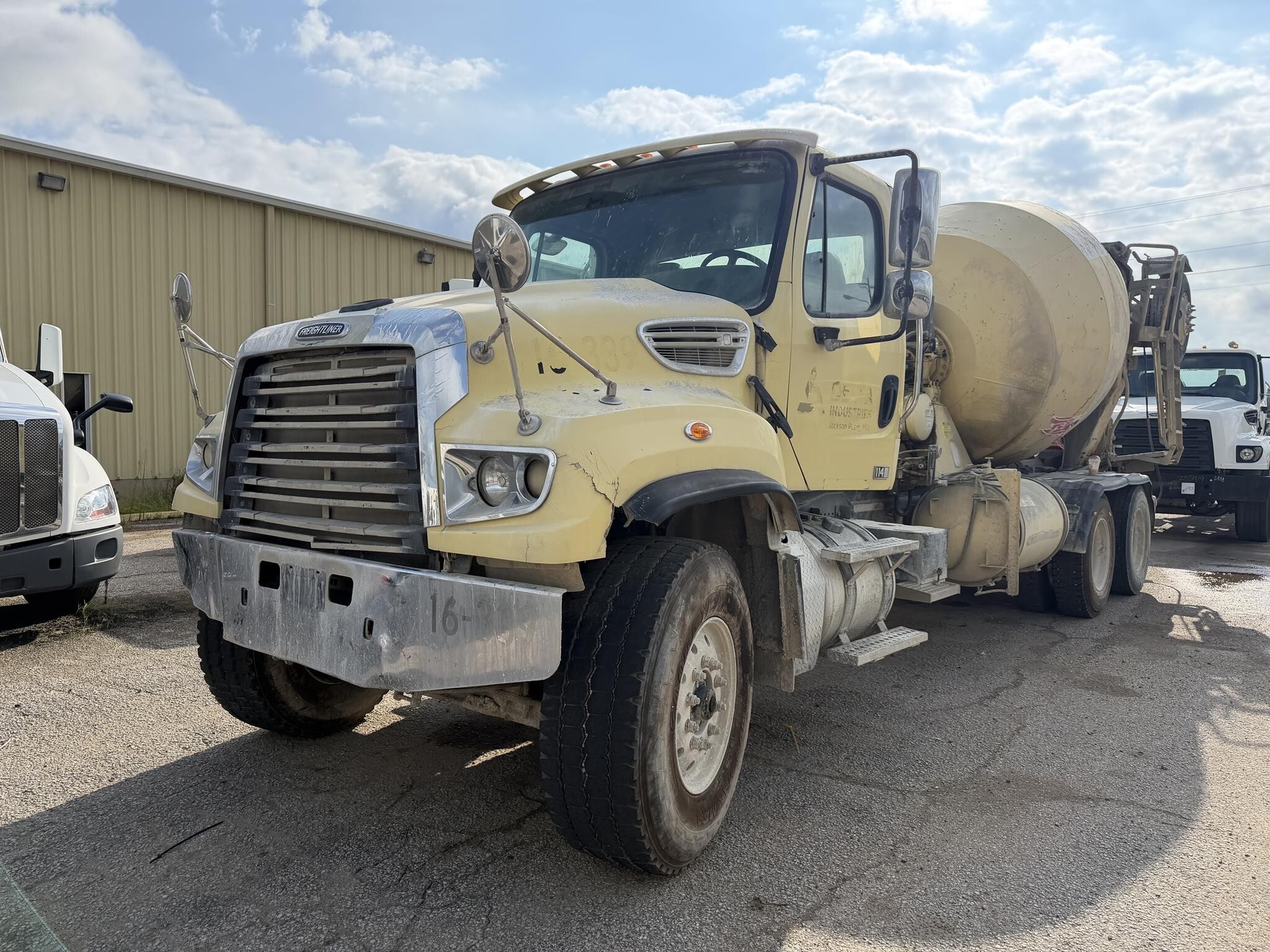 2016 FREIGHTLINER 114 SD in Covington, TN