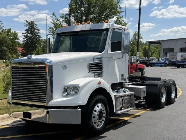 2019 FREIGHTLINER 122 SD in Lansing, MI