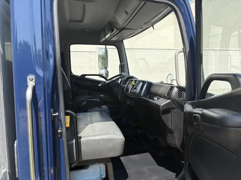2019 HINO 268
