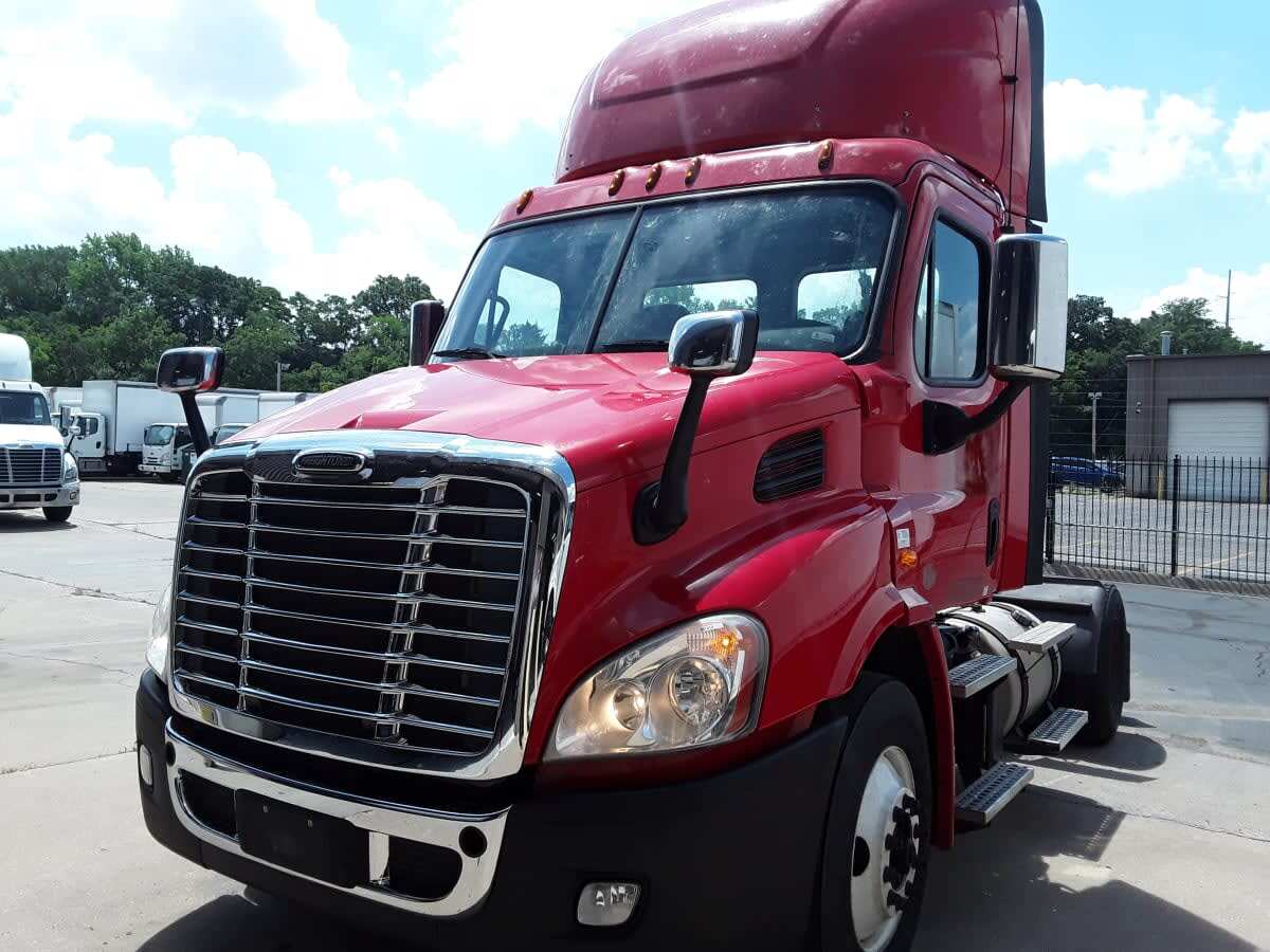 2018 FREIGHTLINER CASCADIA 113 in Kansas City, MO
