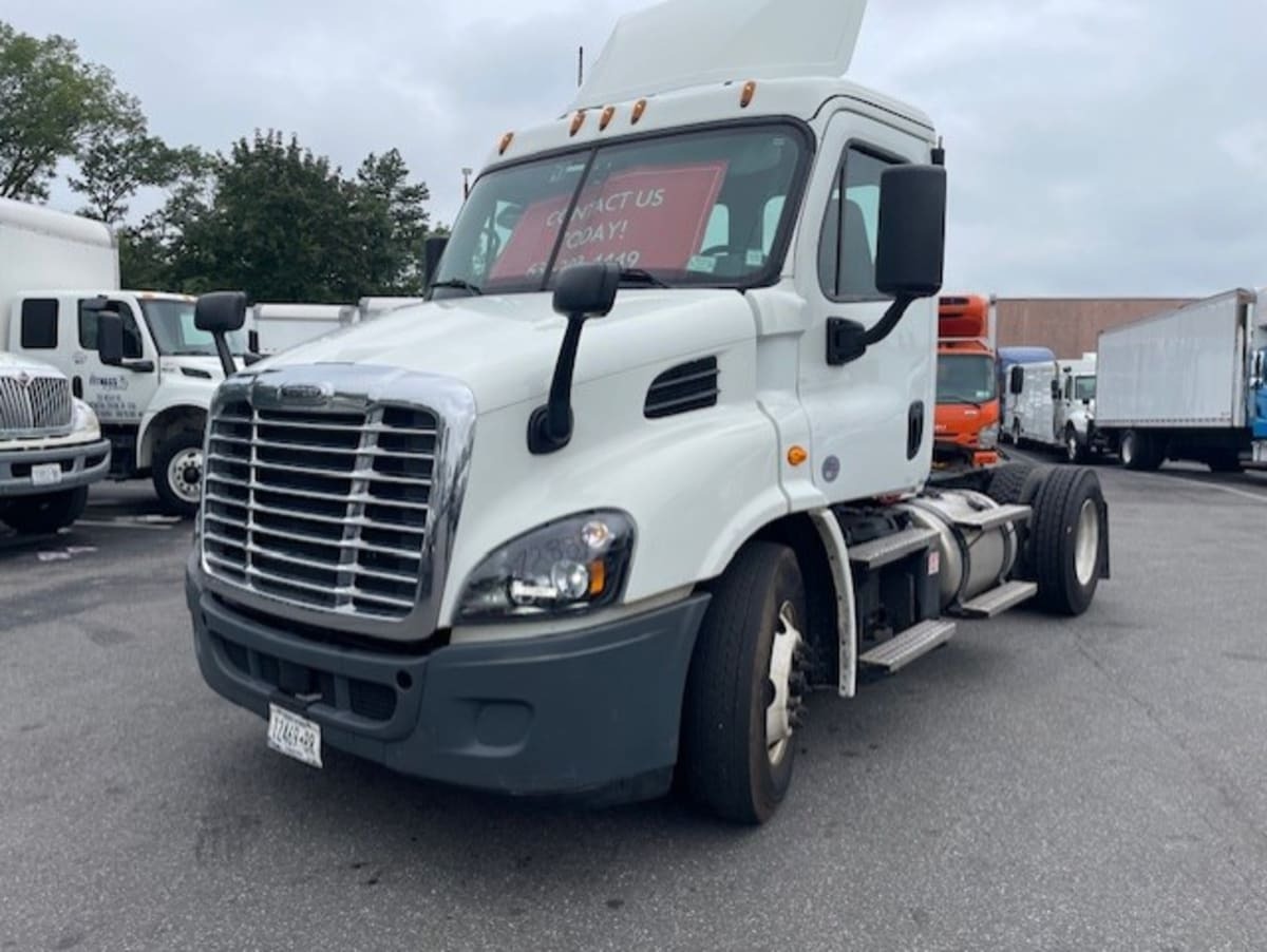 2020 FREIGHTLINER CASCADIA 113 in Farmingdale, NY