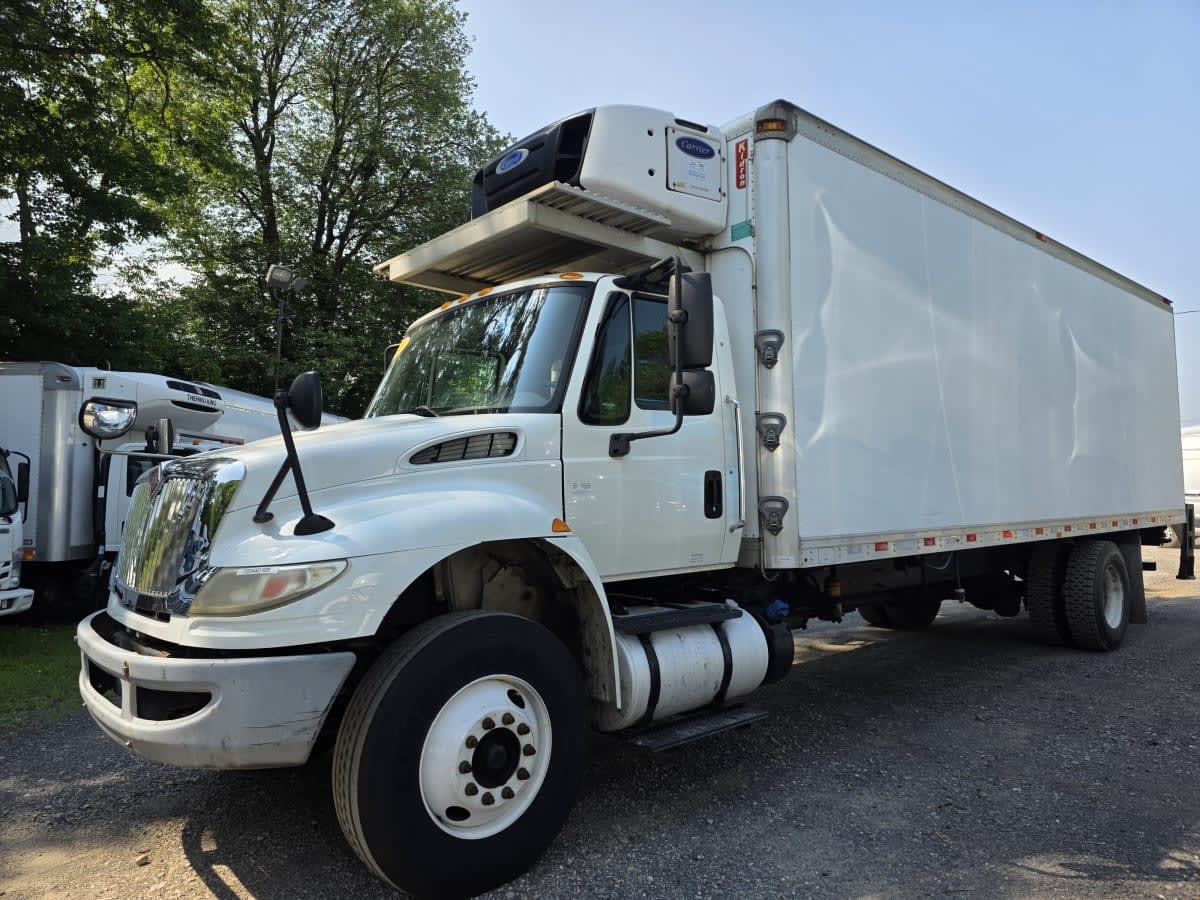 2016 INTERNATIONAL 4300 in Bensalem, PA
