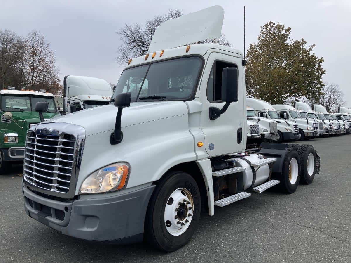 2015 FREIGHTLINER CASCADIA 125 in Springfield, MA