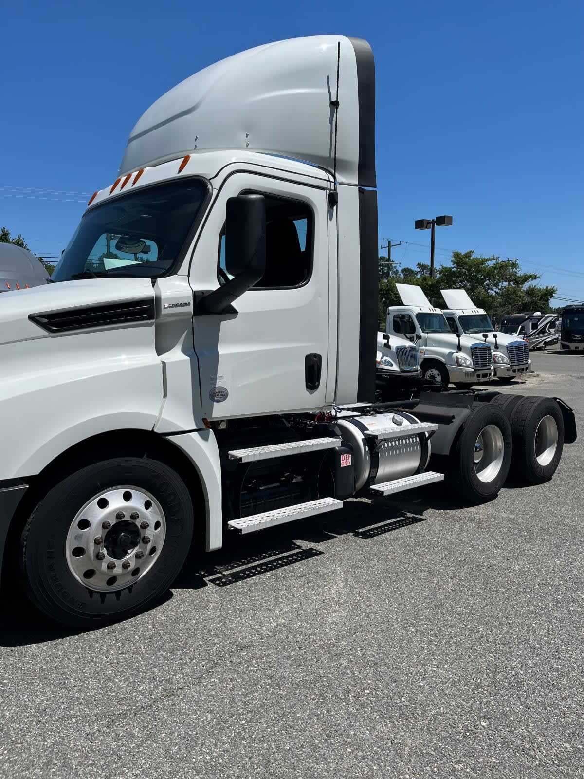 2019 FREIGHTLINER CASCADIA 126 in Richmond, VA