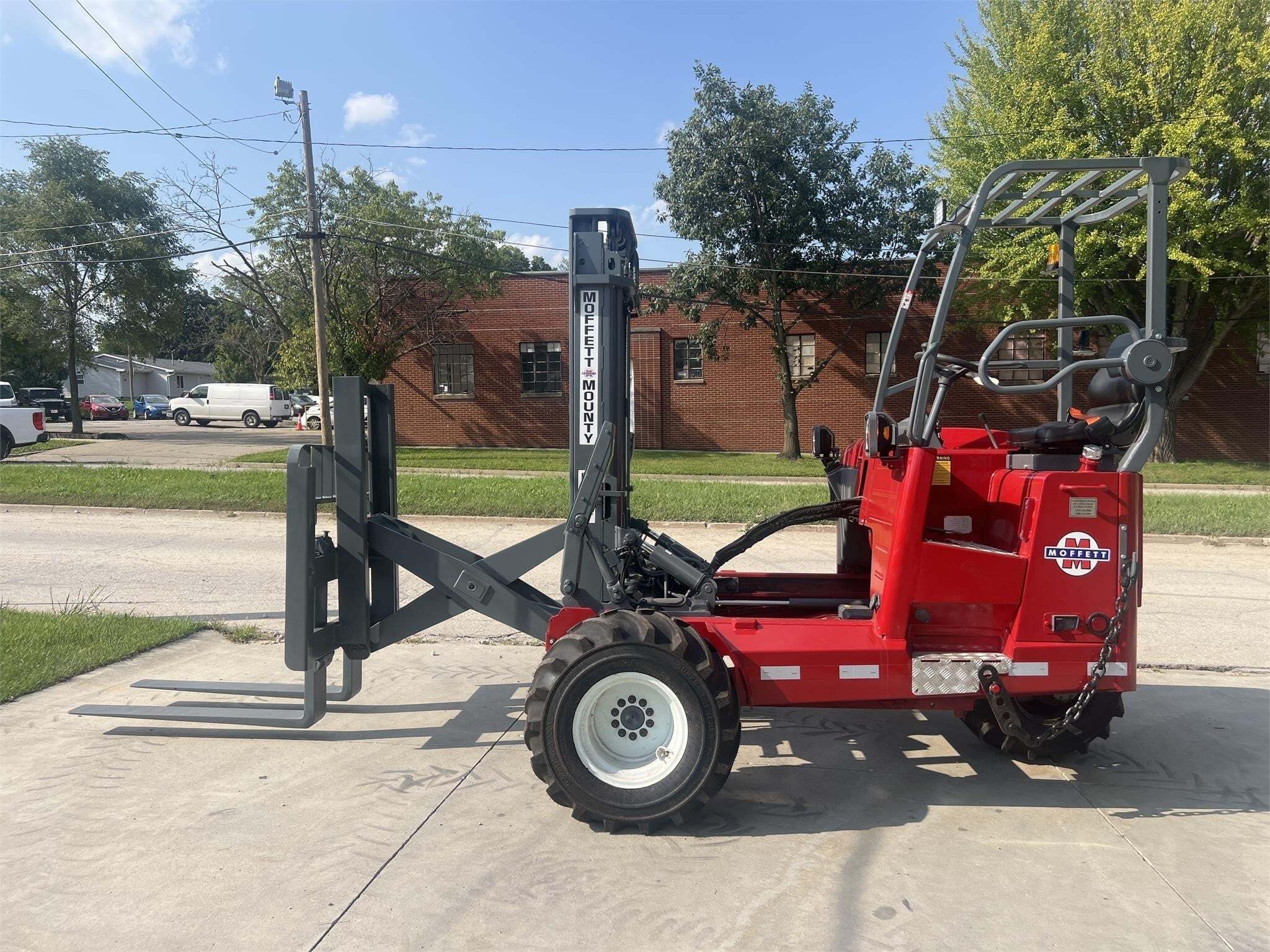 2011 MOFFETT M8 55.4 P in Des Moines, IA