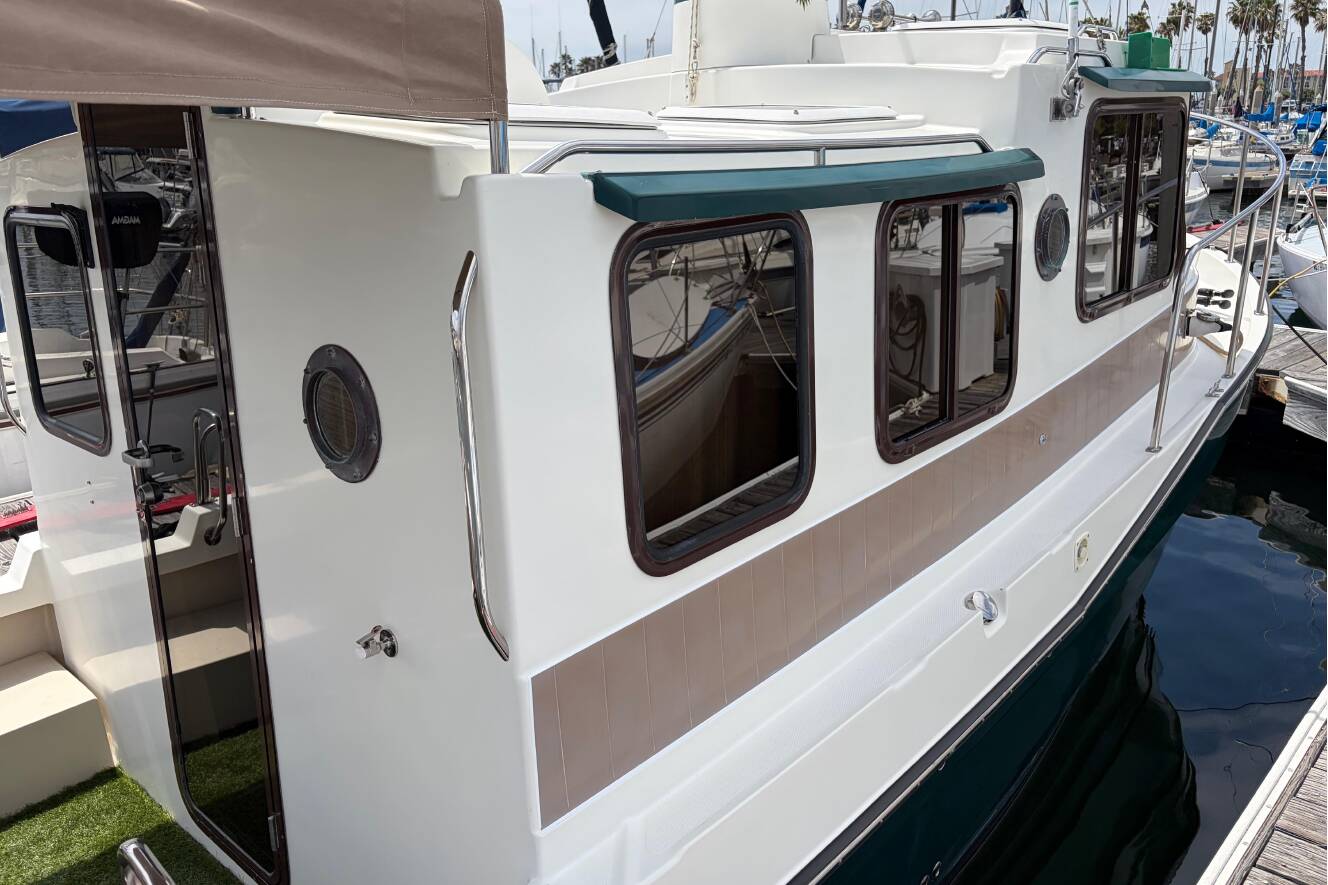 A photo of this 2008 Ranger Tugs R-25