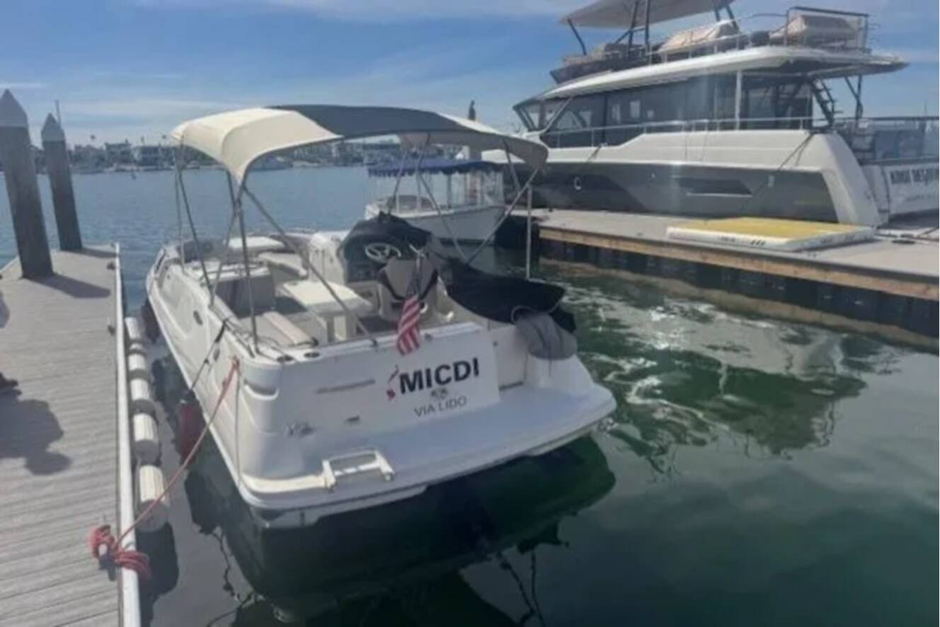A photo of this 1997 Sea Ray 240 Sundeck